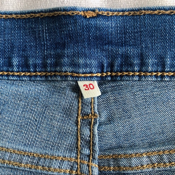 Levi’s Ribcage Denim Shorts - Picture 4 of 8